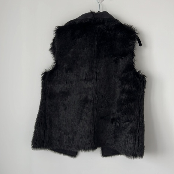 RW&CO Faux Fur/Suede Reversible Vest - Picture 5 of 5
